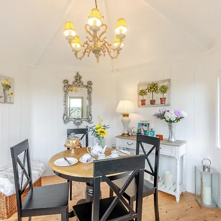 4 Bed In 83260